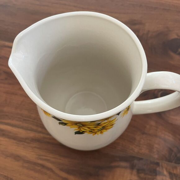 Thomson Pottery Sunflower 64 oz Pitcher - Picture 4 of 9